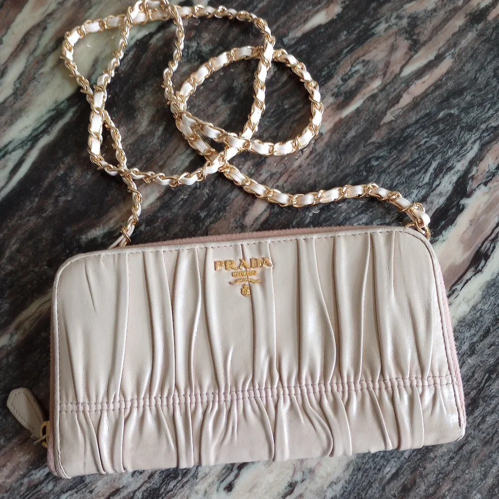 Prada zippy wallet - Picture 1 of 8